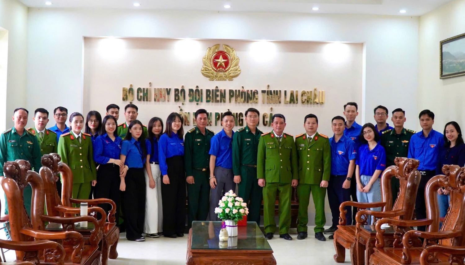 Đoàn công tác đến thăm cán bộ chiến sĩ Đồn biên phòng Mù Cả, huyện Mường Tè, tỉnh Lai Châu. Tuổi trẻ Dầu khí, C04, FECON phối hợp tổ chức chương trình đào tạo thực địa, ASXH tại Lào Cai và Lai Châu
