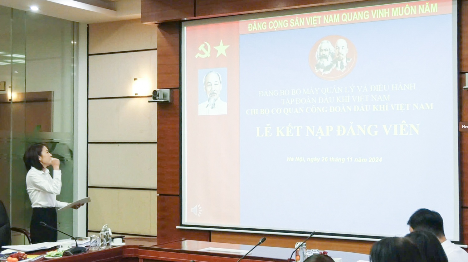 Chi bộ Cơ quan Công đoàn DKVN tổ chức Lễ kết nạp Đảng viên mới Chi bộ Cơ quan Công đoàn DKVN tổ chức Lễ kết nạp Đảng viên mới