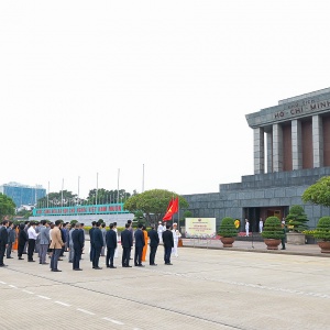 Đảng ủy PVEP báo công dâng Bác và kết nạp đảng viên mới