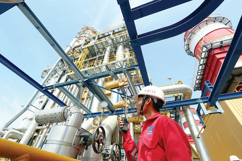 Người lao động Petrovietnam làm việc tại Nhà máy Điện khí Nhơn Trạch 2