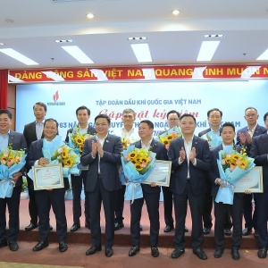 [PetroTimesTV] Petrovietnam gặp mặt kỷ niệm 63 năm ngày Truyền thống ngành Dầu khí Việt Nam