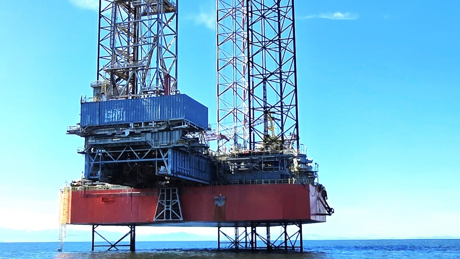 PV Drilling đầu tư giàn khoan tự nâng đa năng 3 chân rời có dầm trượt