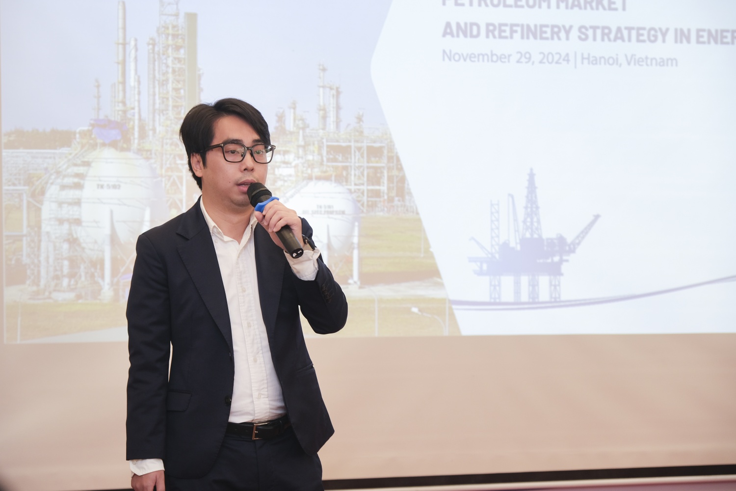 Thị trường sản phẩm dầu khí và chiến lược ngành lọc dầu Việt Nam trong xu thế chuyển dịch năng lượng