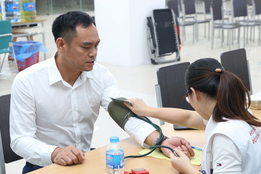 Cán bộ nhân viên, người lao động Dầu khí tham gia hiến máu. Cán bộ nhân viên, người lao động Dầu khí tham gia hiến máu.
