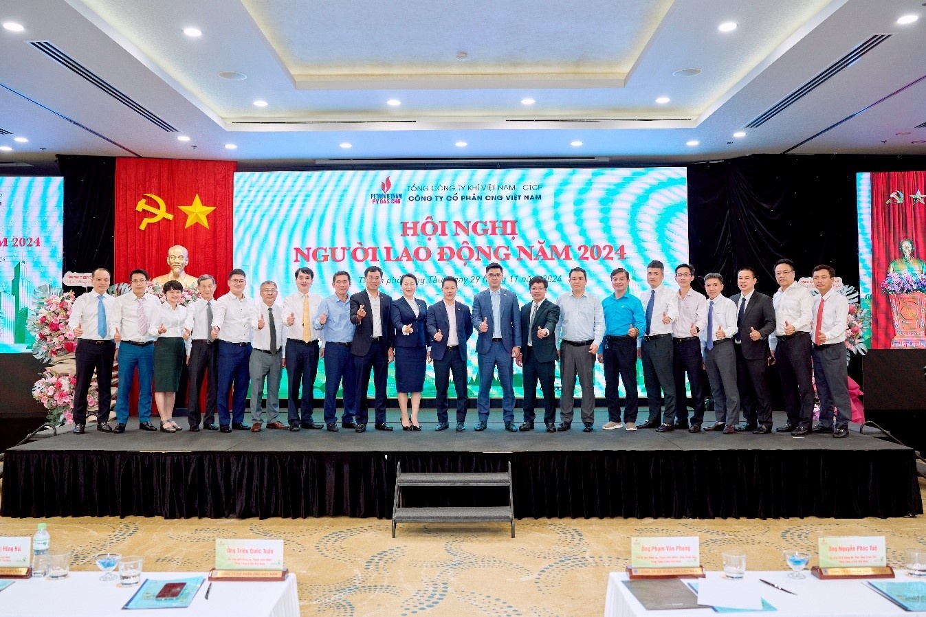 Lãnh đạo PV GAS cùng lãnh đạo các ban chuyên môn, đơn vị của PV GAS tại Hội nghị
