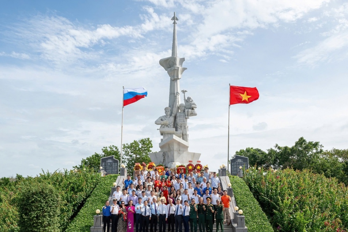 Công đoàn Vietsovpetro tổ chức chương trình về nguồn cho các công đoàn viên xuất sắc