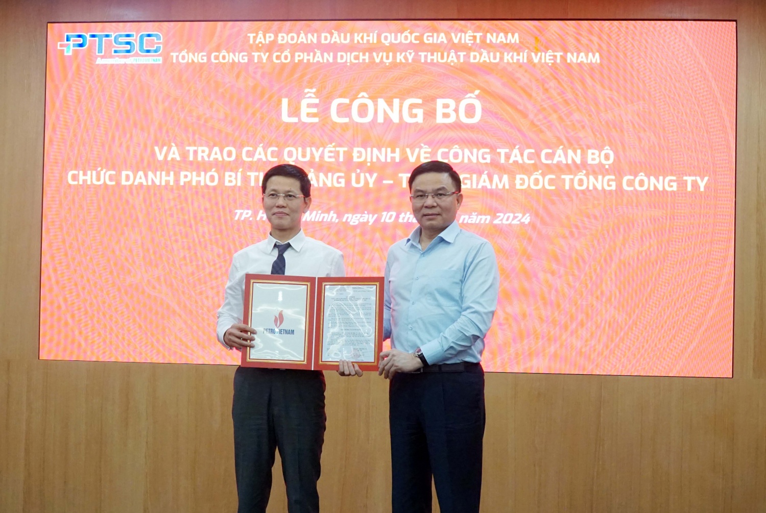 Công bố quyết định Phó Bí thư Đảng ủy, Tổng Giám đốc PTSC