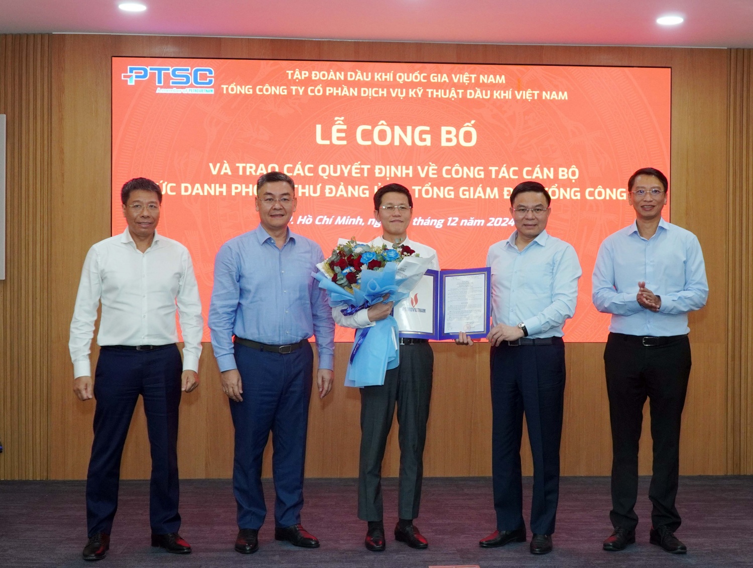 Công bố quyết định Phó Bí thư Đảng ủy, Tổng Giám đốc PTSC