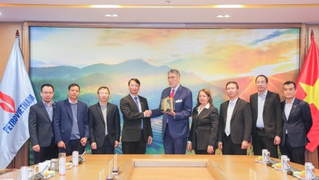 Tổng Bí thư Đảng Phong trào Cánh tả Thống nhất Cộng hòa Dominica làm việc với Petrovietnam