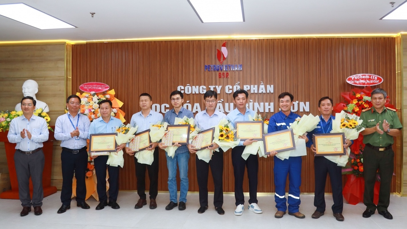 BSR khen thưởng các nhà thầu góp phần đảm bảo vận hành an toàn NMLD Dung Quất trong năm 2024