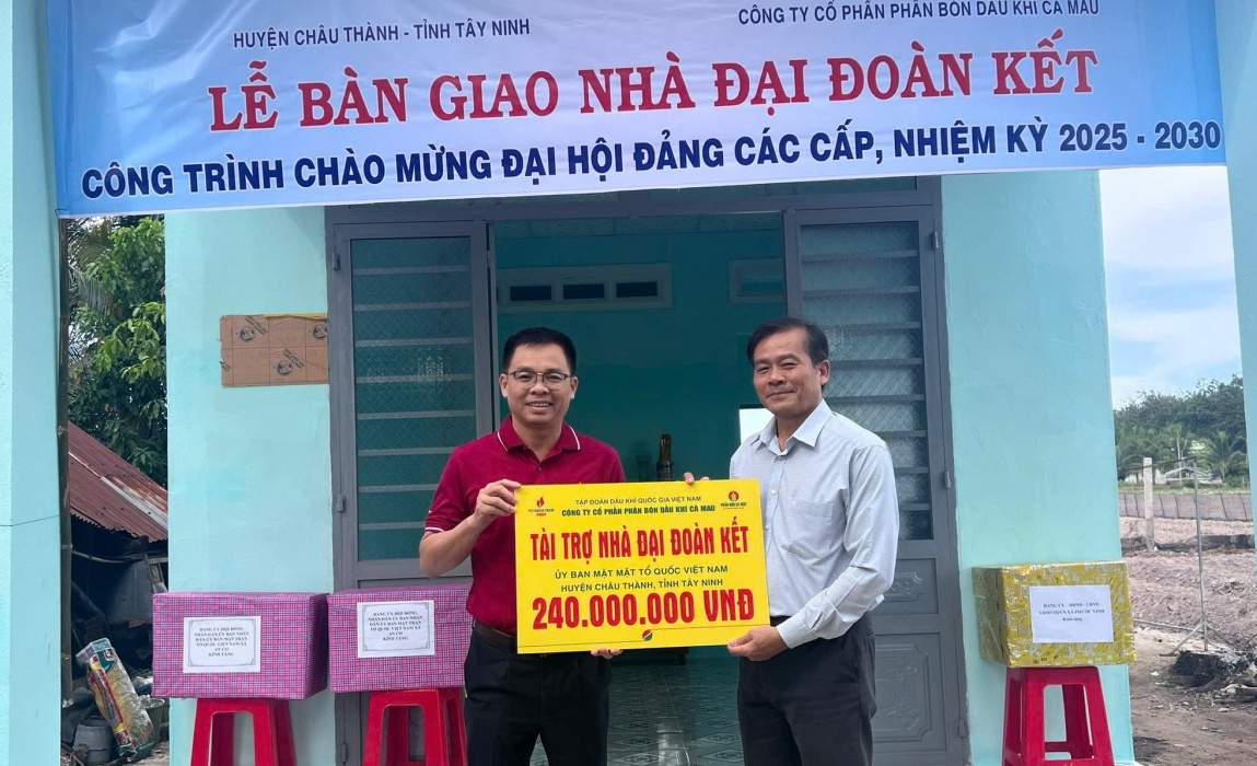 Phân bón Cà Mau trao tặng 3 căn nhà Đại đoàn kết giúp hộ nghèo ở Tây Ninh an cư đón Tết