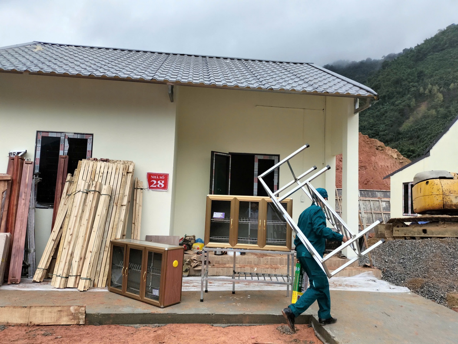 Người dân thôn Kho Vàng, xã Cốc Lầu, huyện Bắc Hà, tỉnh Lào Cai “náo nức” nhận nhà mới