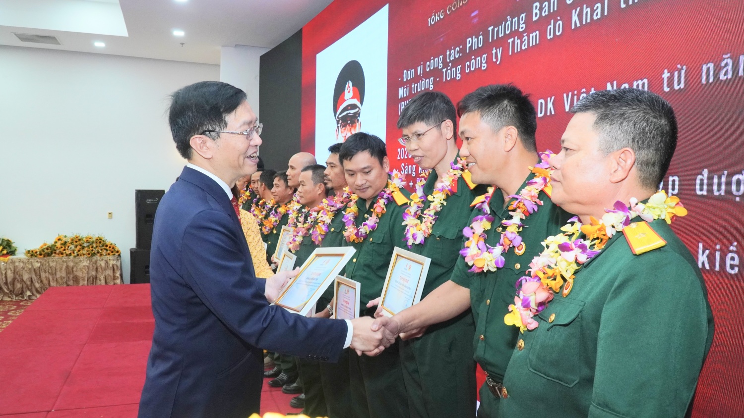 Hội Cựu chiến binh Tập đoàn Dầu khí Quốc gia Việt Nam kỷ niệm 15 năm thành lập Hội Cựu chiến binh Tập đoàn Dầu khí Quốc gia Việt Nam kỷ niệm 15 năm thành lập