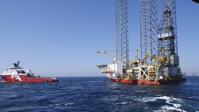 Angola làm gì để hồi sinh ngành khai thác dầu mỏ đang già cỗi? Angola làm gì để hồi sinh ngành khai thác dầu mỏ đang già cỗi?