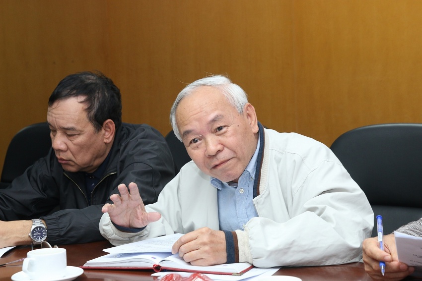 Ông Bùi Đình Phương báo cáo công tác năm 2024 và định hướng hoạt động năm 2025 của Hội Dầu khí Hà Nội