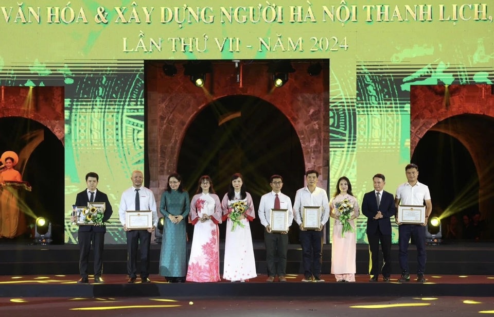 Giải báo chí về “Phát triển văn hóa và xây dựng người Hà Nội thanh lịch, văn minh” được tổ chức thường niên.
