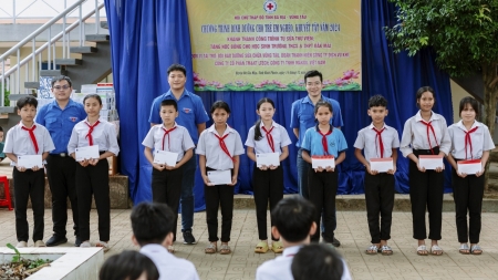PV GAS SERVICES chung tay tu sửa thư viện trường THCS và THPT Đắk Mai, tỉnh Bình Phước