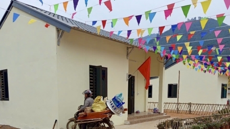 Thêm nhiều hộ dân thôn Kho Vàng hân hoan chuyển về nhà mới