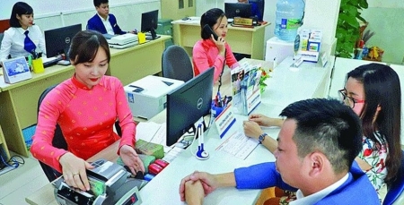 Điểm tin ngân hàng ngày 21/12: Lãi suất vay khó giảm thêm trong bối cảnh nhu cầu tín dụng tăng cao