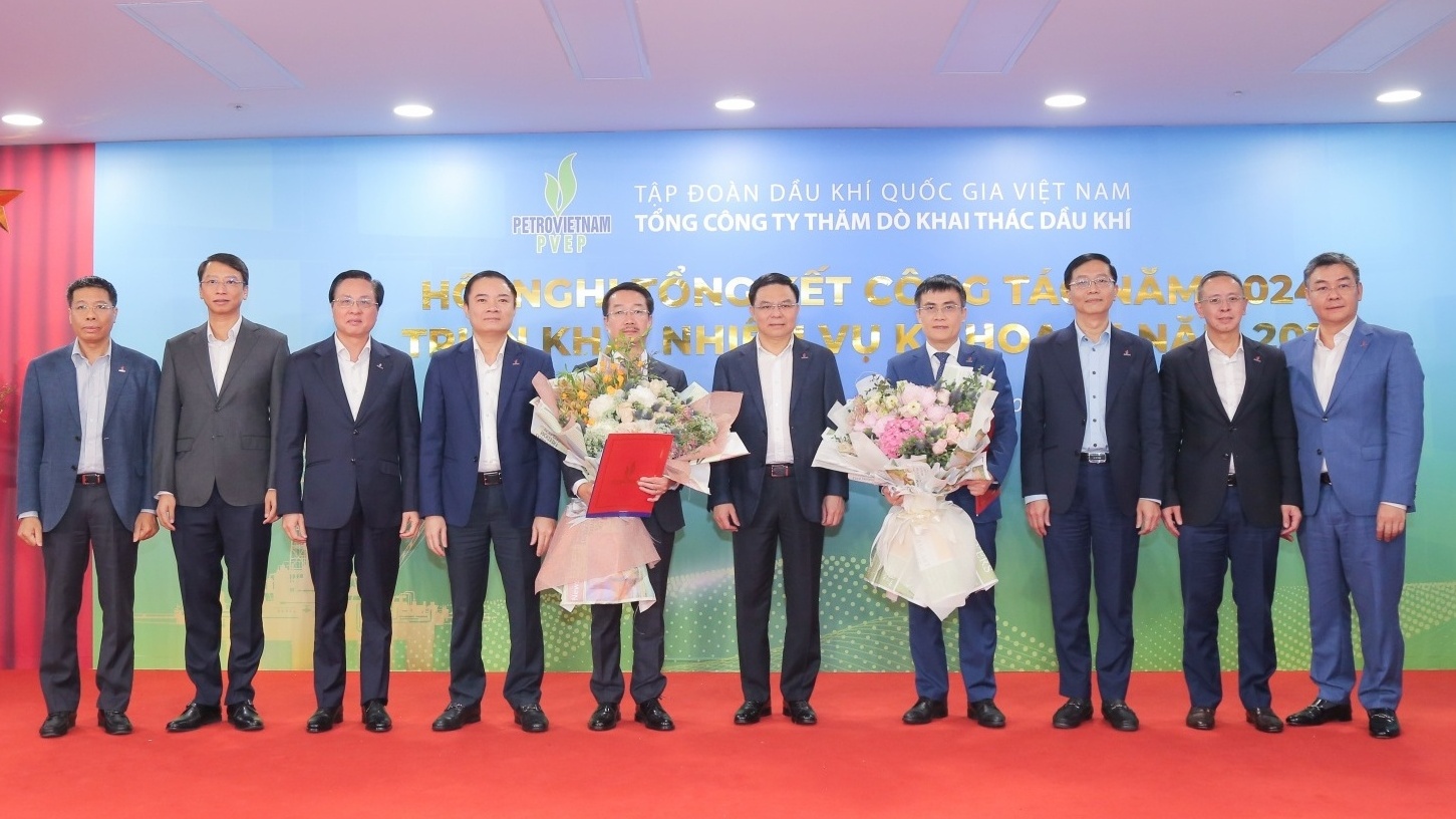 Công bố và trao quyết định về công tác cán bộ cấp cao của PVEP
