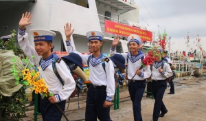 Đem mùa xuân ra pháo đài canh biển