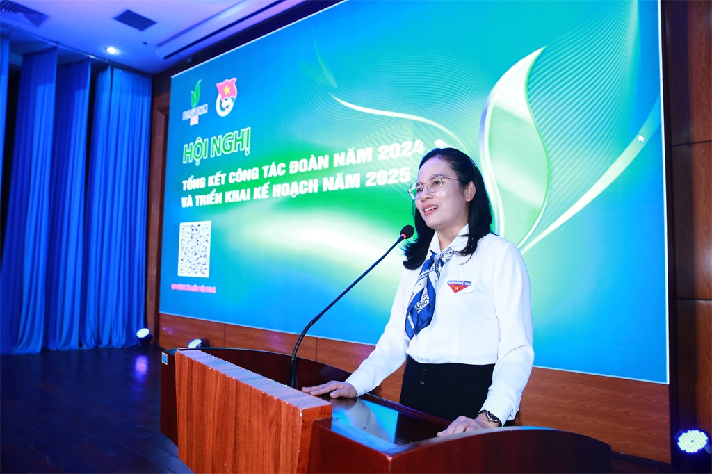 Đồng chí Hồ Thị Thu Thanh – Phó Bí thư Tỉnh đoàn Quảng Ngãi, Chủ tịch Hội Liên hiệp Thanh niên Việt Nam tỉnh Quảng Ngãi phát biểu tại Hội nghị.