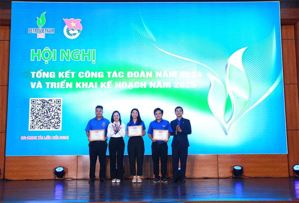 Khen thưởng 4 tiểu ban hoạt động của Đoàn Thanh niên BSR.
