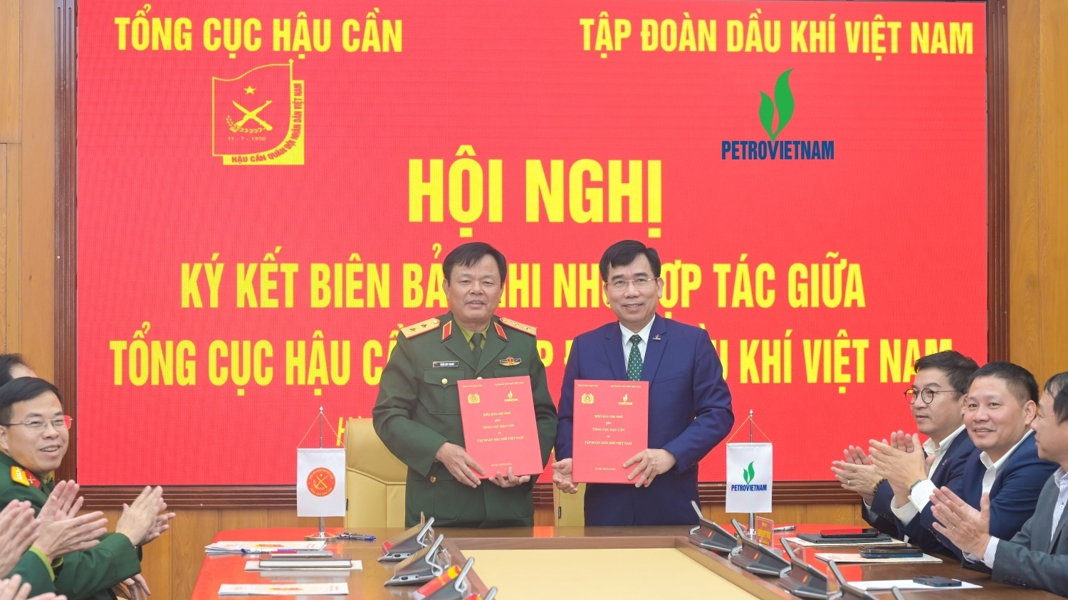 Petrovietnam ký Biên bản ghi nhớ hợp tác với Tổng cục Hậu cần