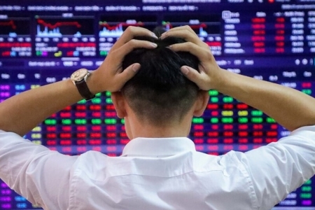 Tin nhanh chứng khoán ngày 10/1: VN Index mất hơn 15 điểm, thanh khoản cải thiện nhờ dòng tiền bắt đáy