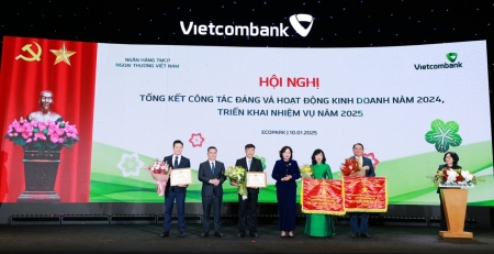 Vietcombank vững thế dẫn đầu, bứt phá với dấu ấn xanh