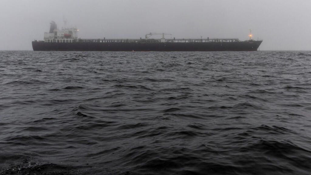 Vì sao hạm đội tàu chở dầu Nga lại thoát khỏi mọi sự kiểm soát? Vì sao hạm đội tàu chở dầu Nga lại thoát khỏi mọi sự kiểm soát?