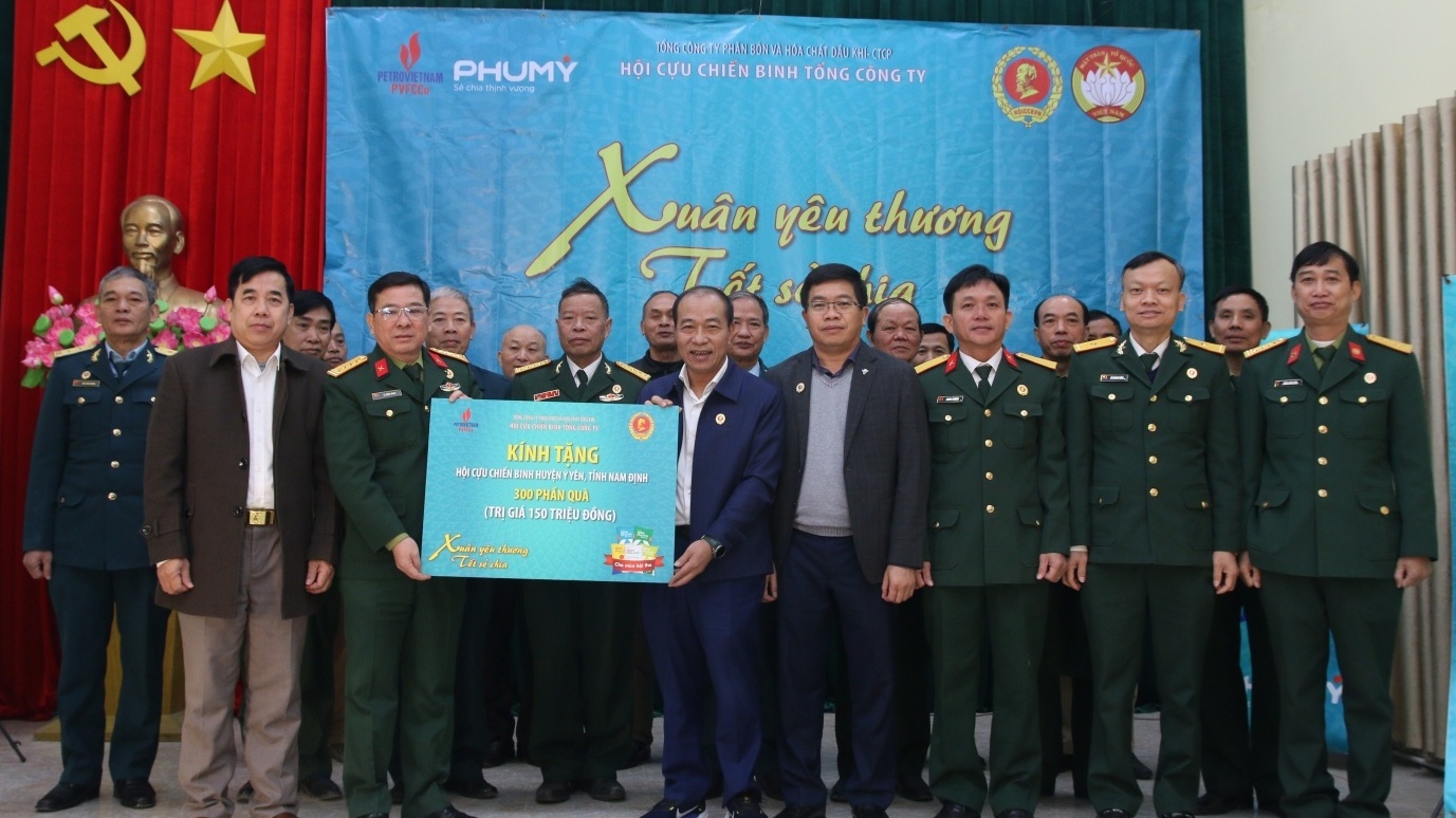 Hội CCB PVFCCo mang “Xuân yêu thương” thắm tình quân dân đến huyện Ý Yên, tỉnh Nam Định