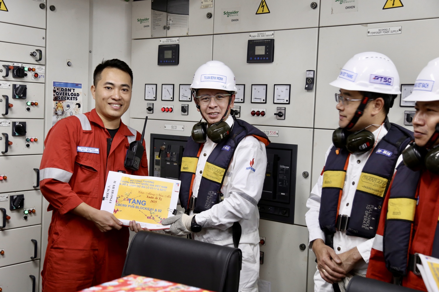 Lãnh đạo Bộ Công thương, Petrovietnam thăm và chúc Tết người lao động trên FPSO Lam Son và giàn Diamond Lô 01&02 Lãnh đạo Bộ Công Thương, Petrovietnam thăm và chúc Tết người lao động trên FPSO Lam Son và giàn Diamond Lô 01&02