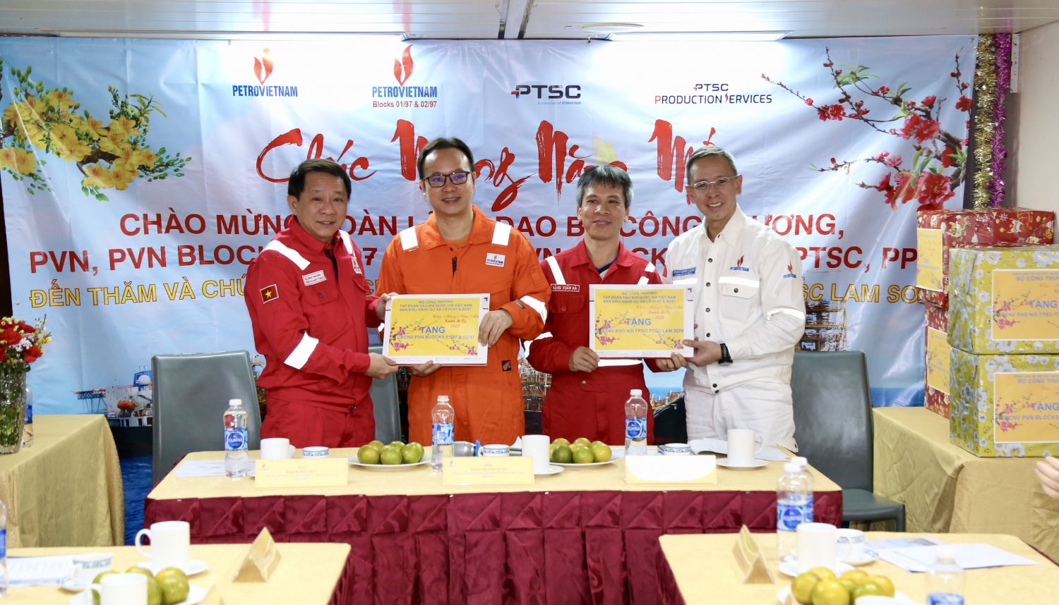 Lãnh đạo Bộ Công thương, Petrovietnam thăm và chúc Tết người lao động trên FPSO Lam Son và giàn Diamond Lô 01&02 Lãnh đạo Bộ Công Thương, Petrovietnam thăm và chúc Tết người lao động trên FPSO Lam Son và giàn Diamond Lô 01&02