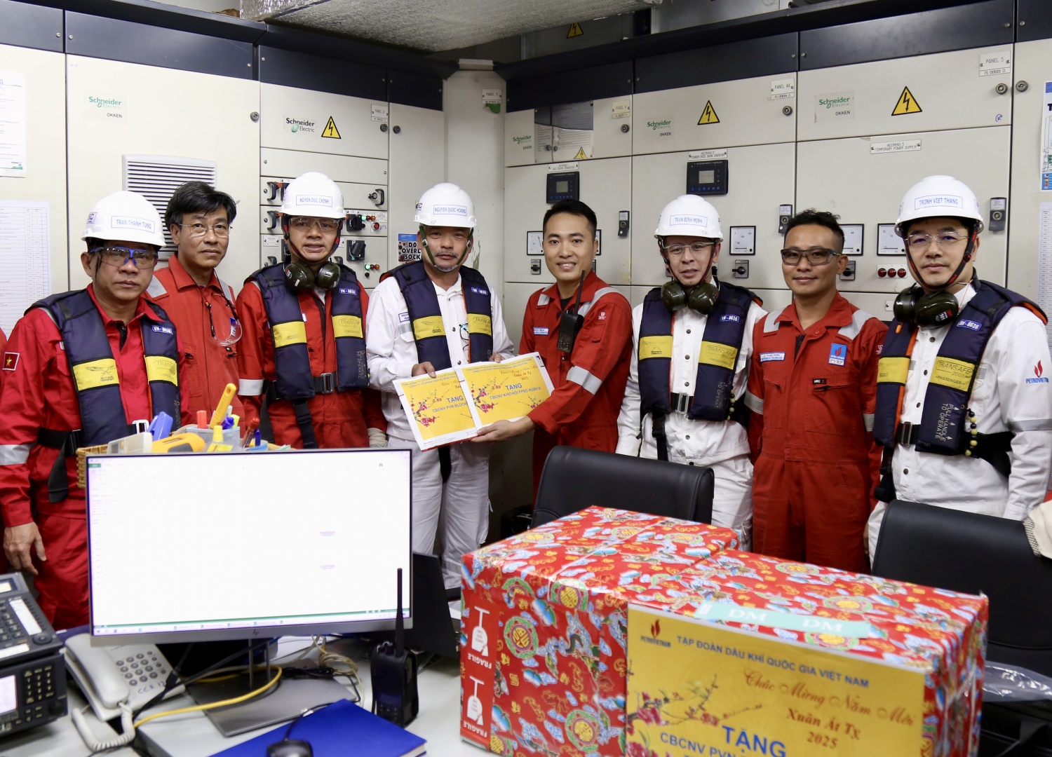 Lãnh đạo Bộ Công thương, Petrovietnam thăm và chúc Tết người lao động trên FPSO Lam Son và giàn Diamond Lô 01&02 Lãnh đạo Bộ Công Thương, Petrovietnam thăm và chúc Tết người lao động trên FPSO Lam Son và giàn Diamond Lô 01&02