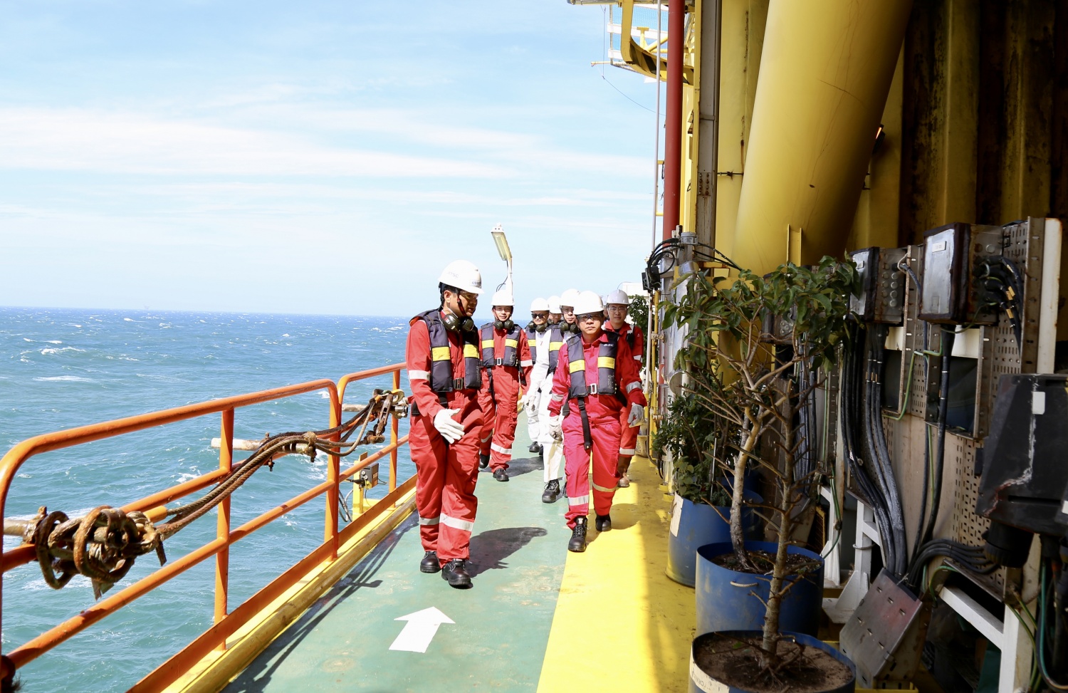 Đoàn công tác Bộ Công Thương, Petrovietnam thăm và làm việc tại FPSO Lam Son và giàn Diamond Lô 01&02 Lãnh đạo Bộ Công Thương, Petrovietnam thăm và chúc Tết người lao động trên FPSO Lam Son và giàn Diamond Lô 01&02