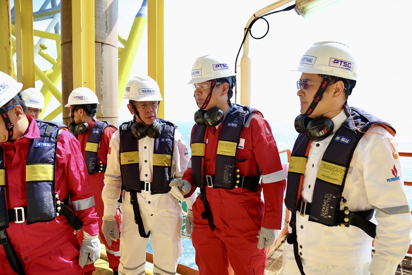 Lãnh đạo Bộ Công thương, Petrovietnam thăm và chúc Tết người lao động trên FPSO Lam Son và giàn Diamond Lô 01&02 Lãnh đạo Bộ Công Thương, Petrovietnam thăm và chúc Tết người lao động trên FPSO Lam Son và giàn Diamond Lô 01&02