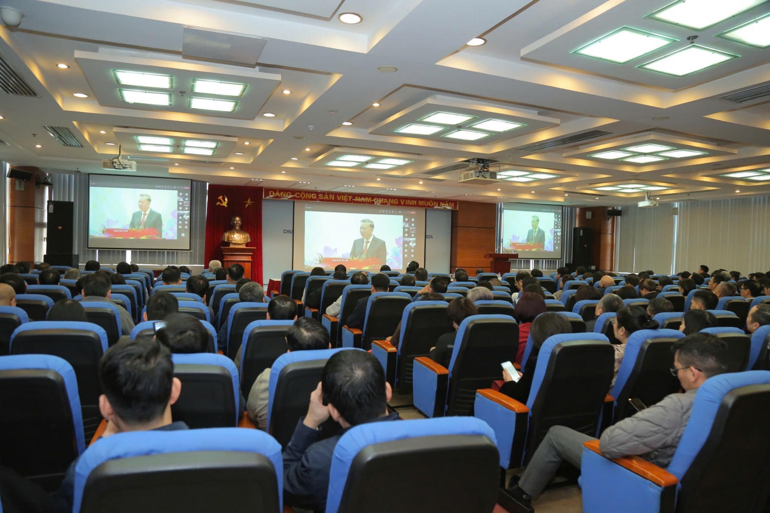Petrovietnam tham dự Hội nghị toàn quốc về đột phá phát triển khoa học, công nghệ, đổi mới sáng tạo và chuyển đổi số quốc gia Petrovietnam tham dự Hội nghị toàn quốc về đột phá phát triển khoa học, công nghệ, đổi mới sáng tạo và chuyển đổi số quốc gia