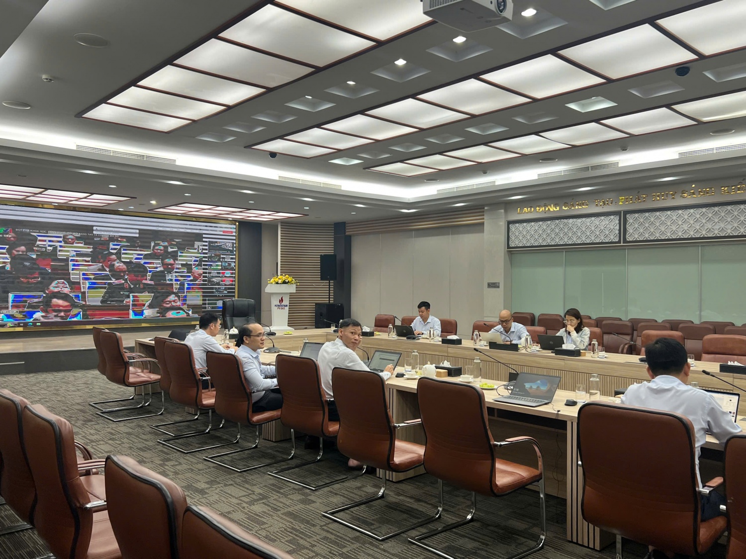 Petrovietnam tham dự Hội nghị toàn quốc về đột phá phát triển khoa học, công nghệ, đổi mới sáng tạo và chuyển đổi số quốc gia Petrovietnam tham dự Hội nghị toàn quốc về đột phá phát triển khoa học, công nghệ, đổi mới sáng tạo và chuyển đổi số quốc gia