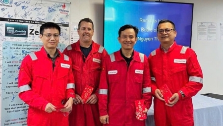 PV Drilling thăm và động viên người lao động làm việc trên giàn khoan PV DRILLING VI