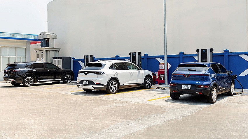 Trạm sạc xe điện phủ khắp Việt Nam: Yếu tố then chốt đưa doanh số xe điện vượt xe xăng Trạm sạc xe điện phủ khắp Việt Nam: Yếu tố then chốt đưa doanh số xe điện vượt xe xăng