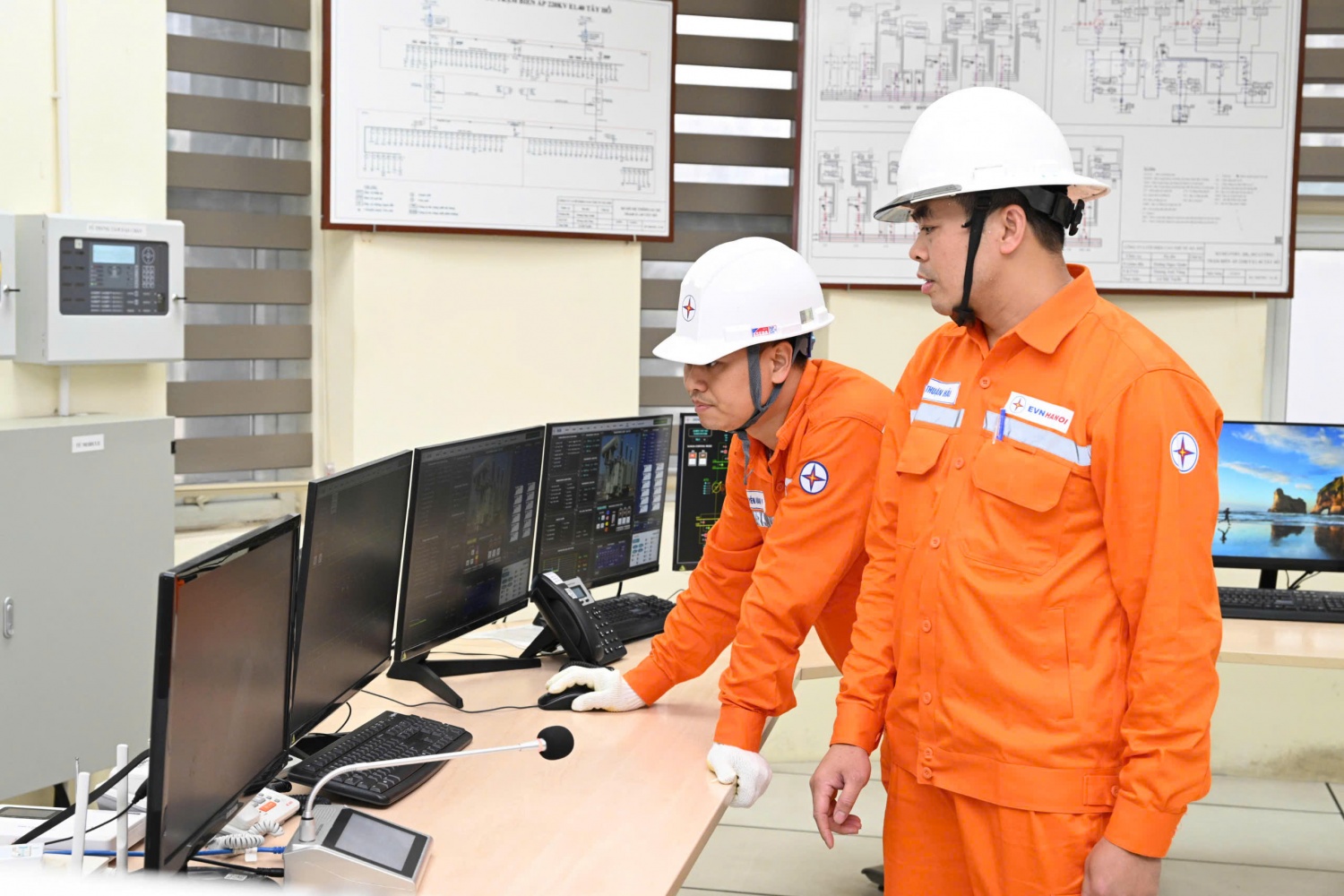 Bộ trưởng Nguyễn Hồng Diên kiểm tra công tác bảo đảm cung ứng điện dịp Tết Nguyên đán 2025 điện