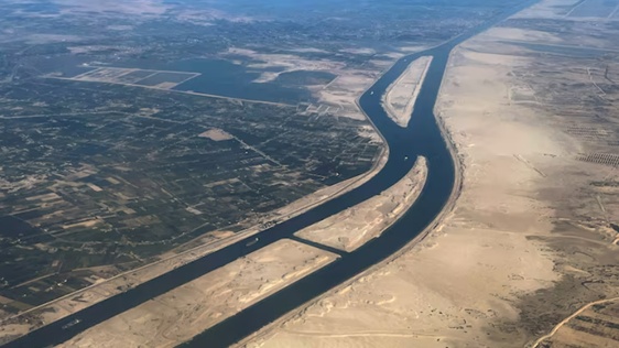 Kênh đào Suez bắt đầu an toàn trở lại đối với tàu chở dầu