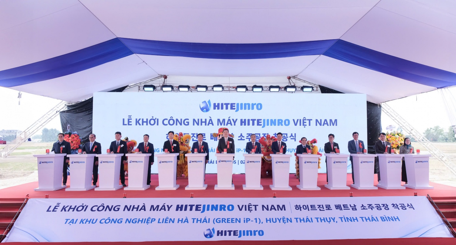 Các đại biểu tham dự nghi thức khởi công nhà máy Hitejinro Việt Nam 2