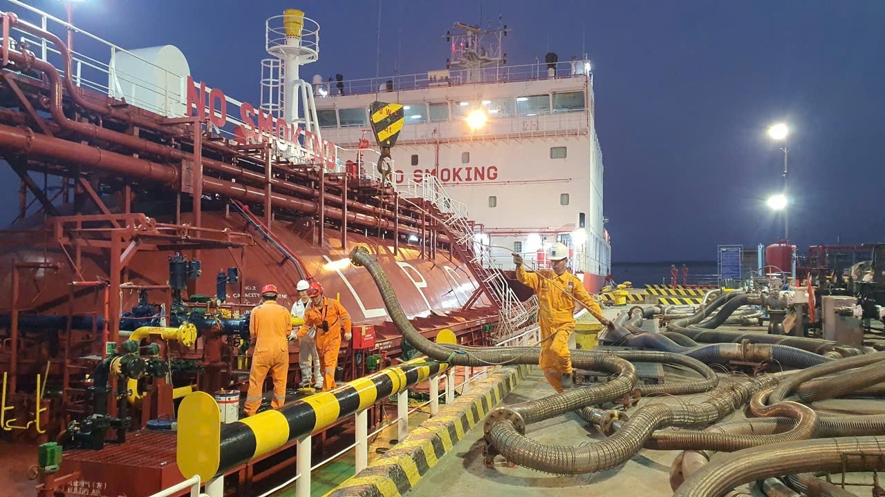 Không khí sản xuất nhộn nhịp, phấn khởi trên những công trình Dầu khí