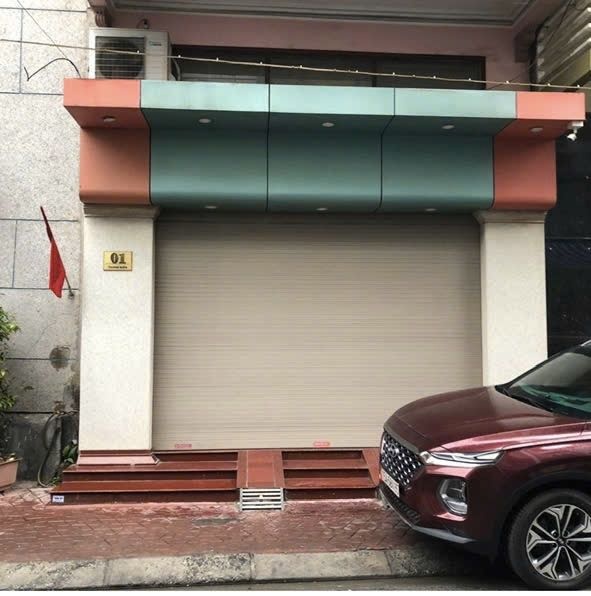 Trụ sở của Công ty Phúc Trường Linh không có biển hiệu, thường xuyên đóng cửa tại thời điểm PV khảo sát ngày 7/2/2025. 