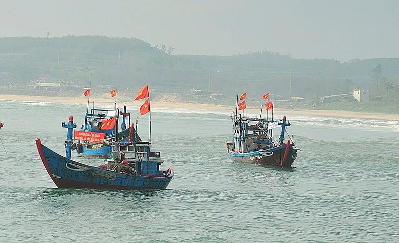 Ngư dân Quảng Ngãi rộn ràng vươn khơi mùa biển mới