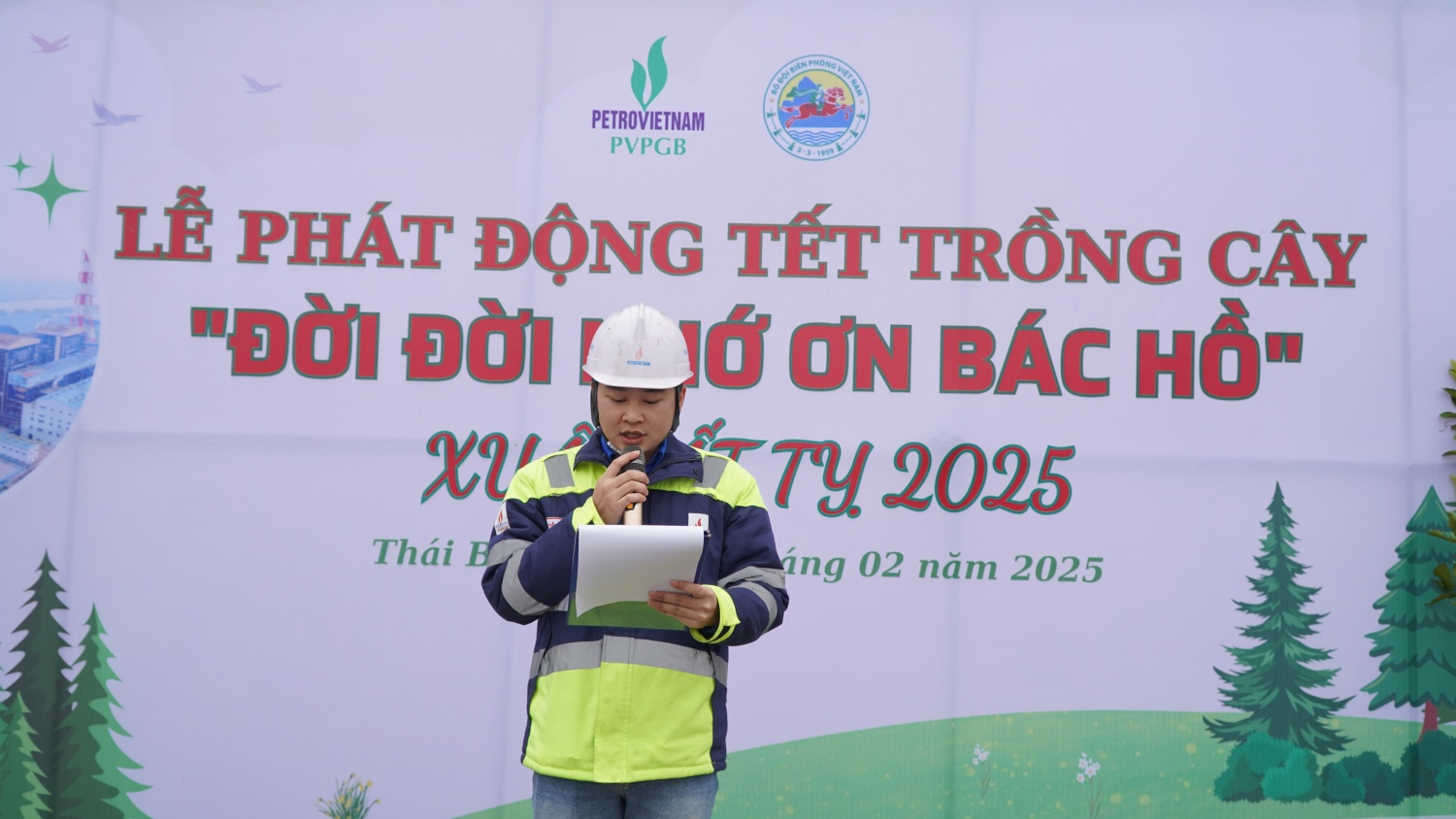 Đồng chí Nguyễn Xuân Sơn - ĐVTN phát biểu hưởng ứng