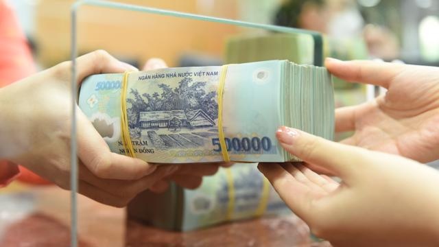 Tin tức kinh tế ngày 12/2: Tiền gửi cư dân lập kỷ lục mới