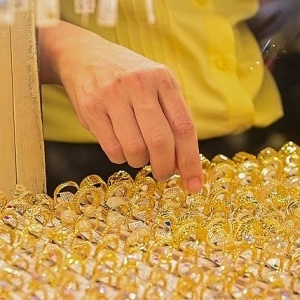 Người mua vàng nhẫn ngày vía Thần Tài sắp 